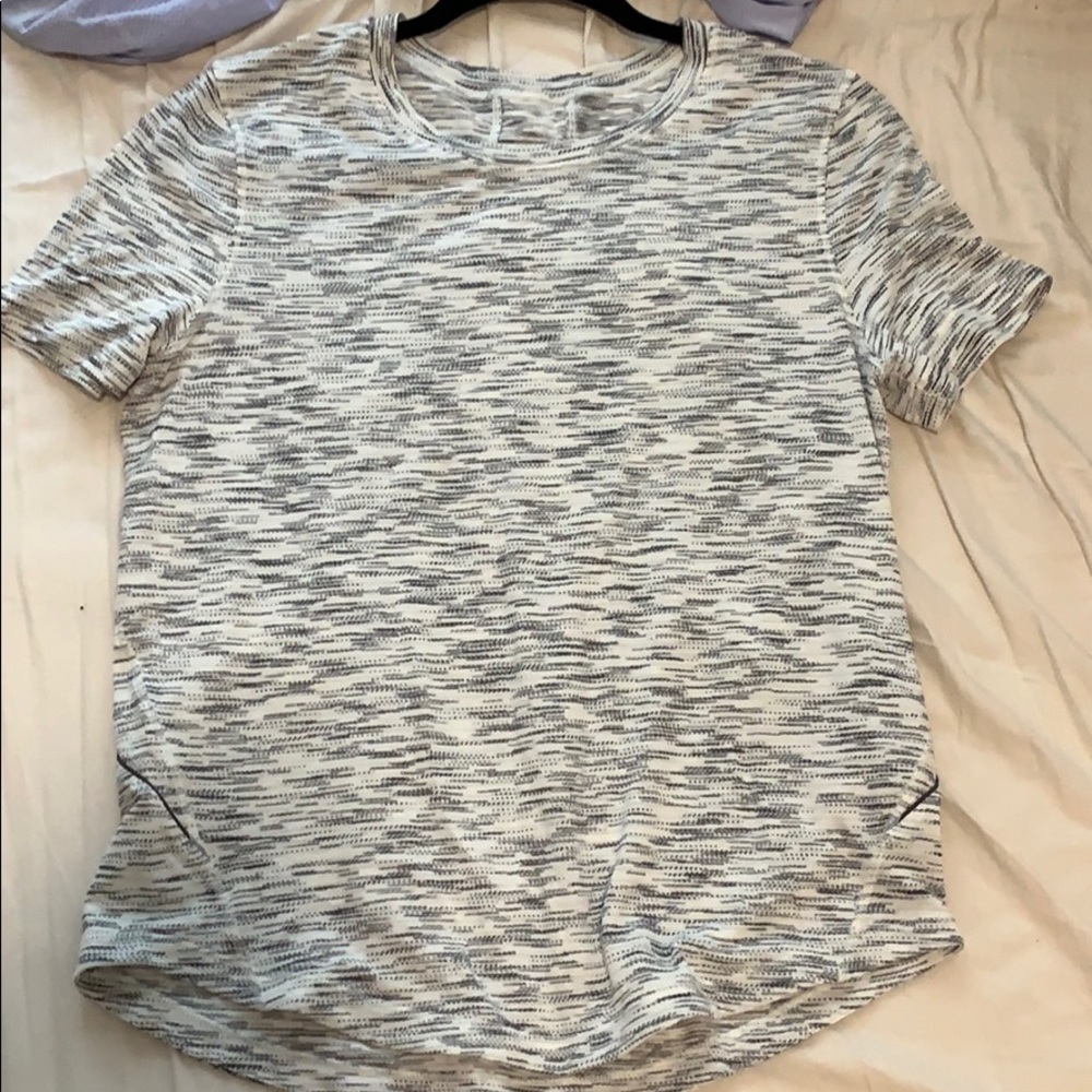 Lululemon short sleeve scoop hem workout top